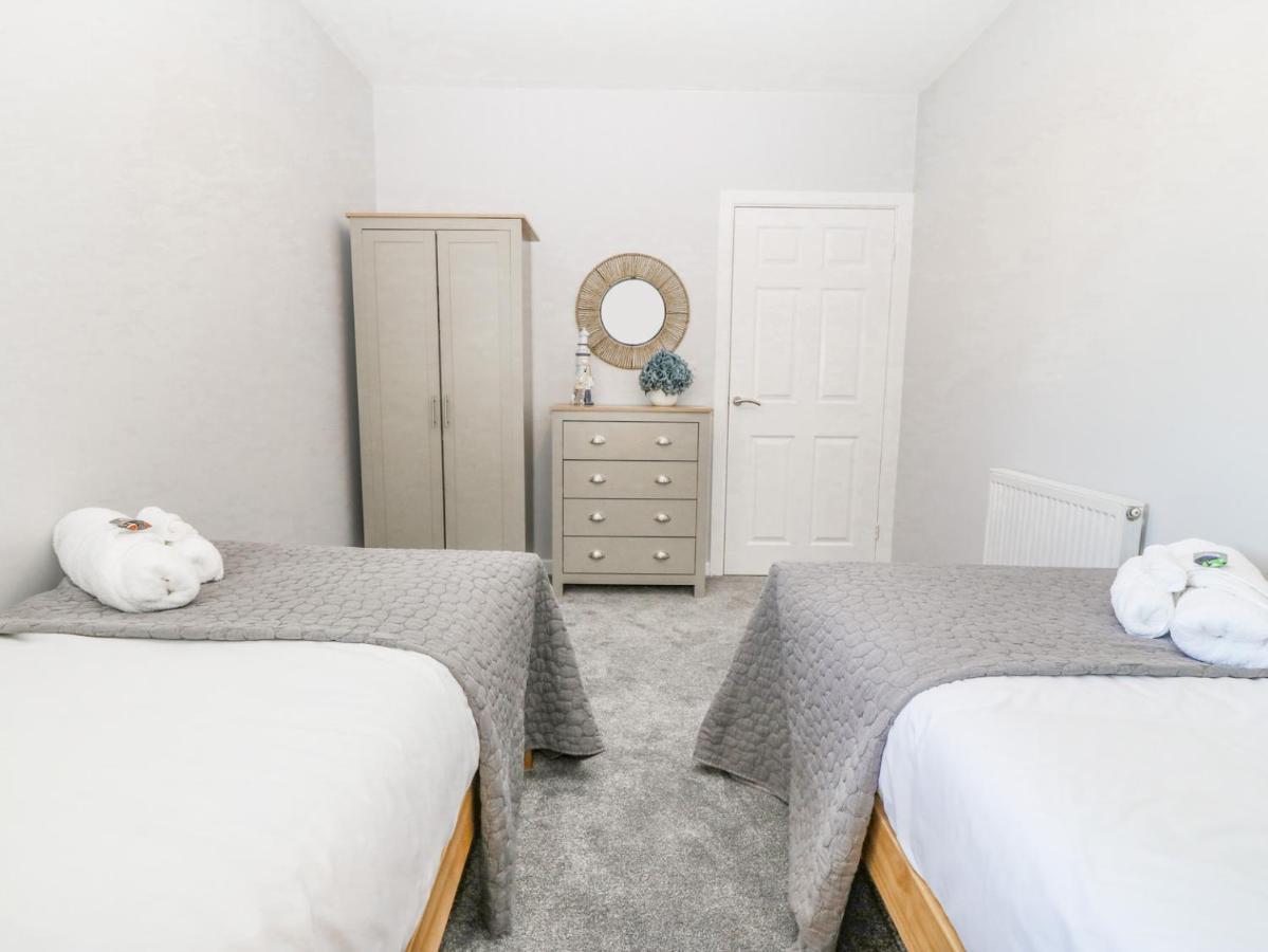Sea La Vie Apartment Benllech Exterior photo