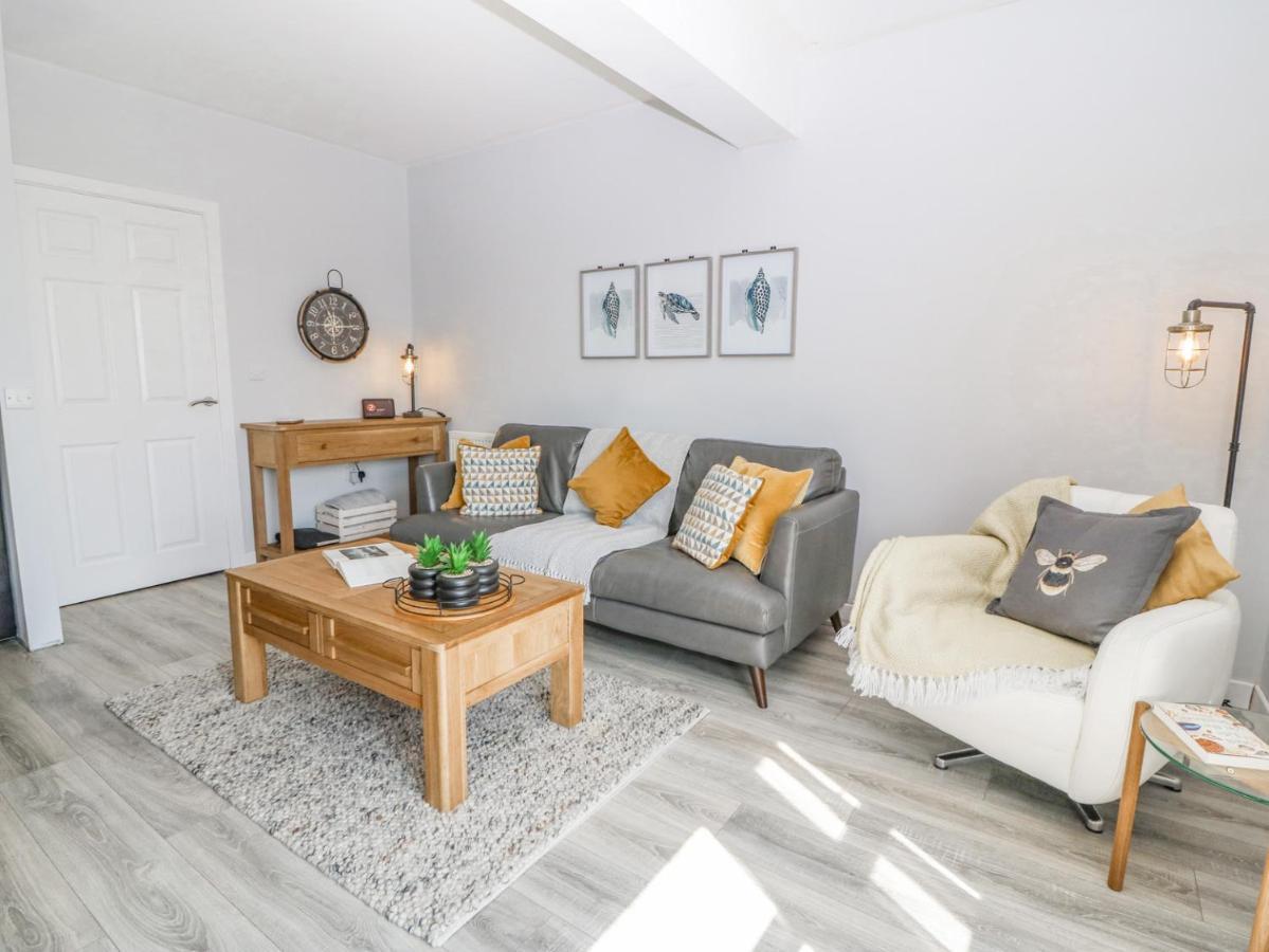 Sea La Vie Apartment Benllech Exterior photo